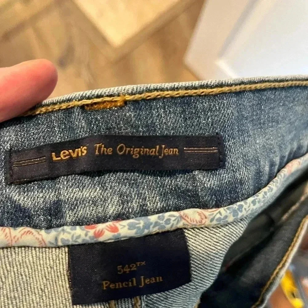 Vintage Levi’s 542 Pencil Jean - Size 16 - Picture 7 of 7